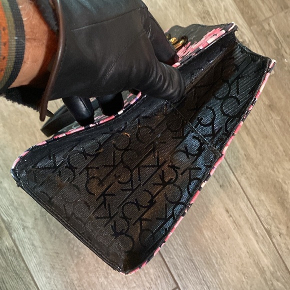 Calvin Klein floral black handbag C - Picture 5 of 6